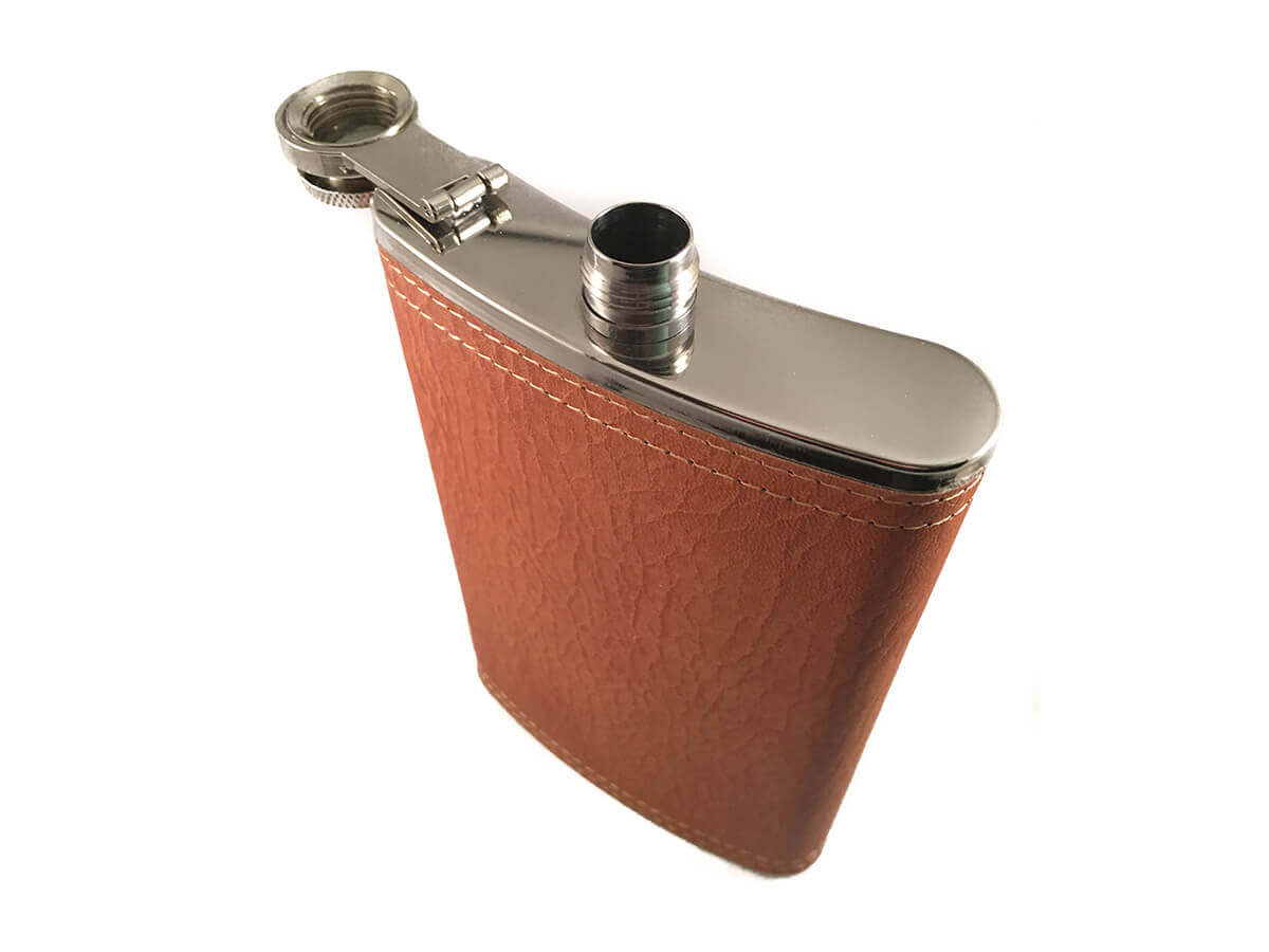 This flask holds 10 oz and features a brushed stainless steel finish wrapped in brown leather, a captive top to prevent loss and durable seamless construction. Specifications Capacity: 10 oz Color: Stainless Steel with Brown Leather Weight (approx): 140 g Size: 16 x 9.5 x 2.5 cm In Gift Box